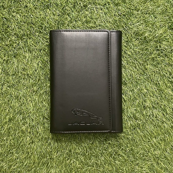 2018 Jaguar F-PACE Owners Manual 3.0L 2.0L Gas Diesel - Picture 11 of 12